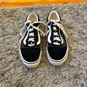 Vans Black and White Sneaker- women’s size 8, men’s size 6.5